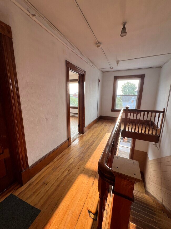 Building Photo - 457 Beech St