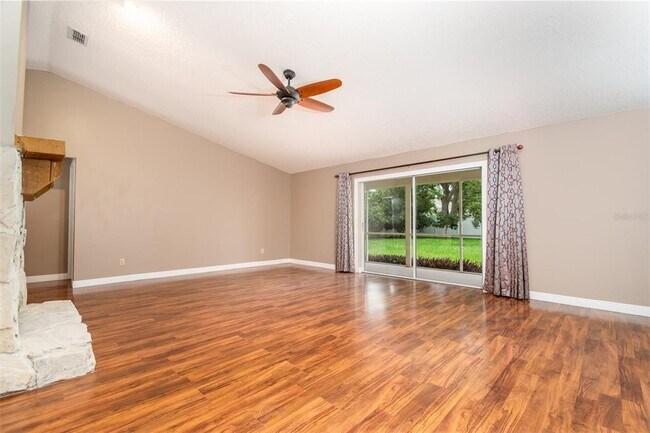 Foto del edificio - 3449 Lake Shore Ln