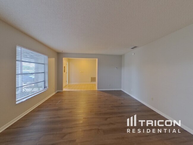 Foto del edificio - 2666 Luce Dr W
