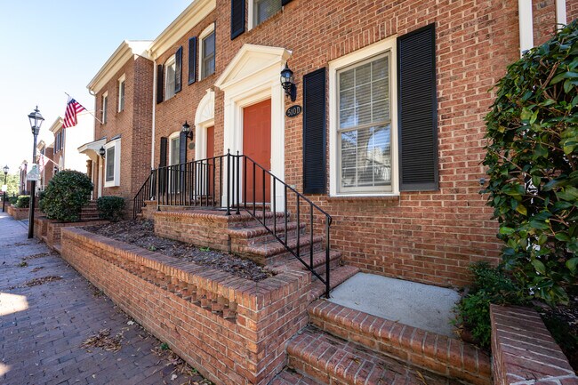 Building Photo - 510 N Poplar St