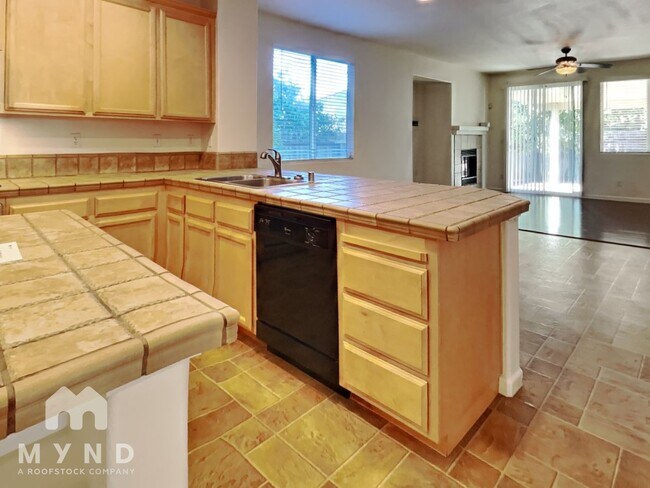 Foto del edificio - 10114 Upshaw Way