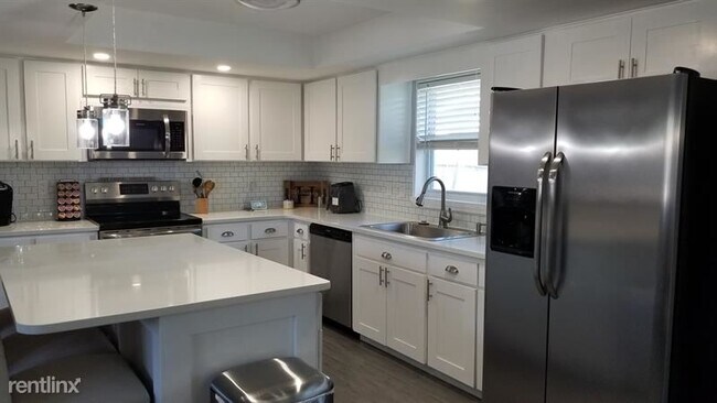 Building Photo - 3 br, 2 bath House - 1350 Cambridge Dr UNIT