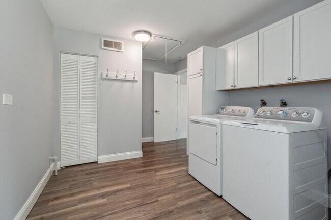 Foto del edificio - 9604 S Knox Ave