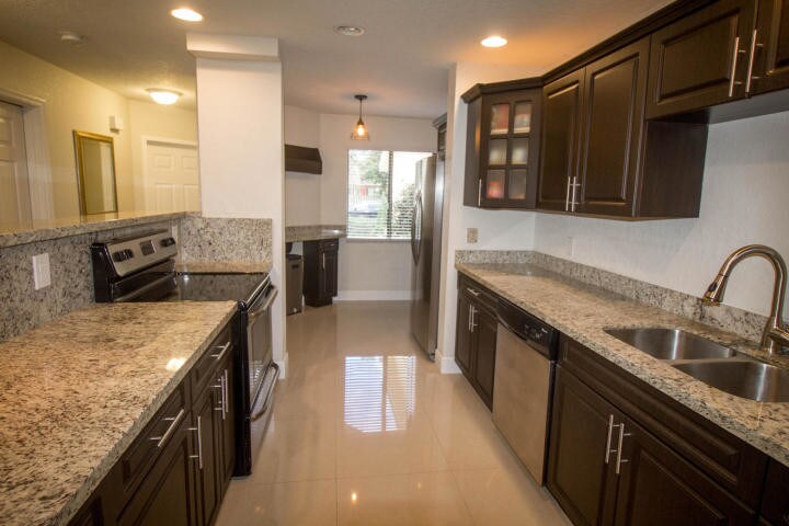 Primary Photo - 1557 Woodbridge Lakes Cir