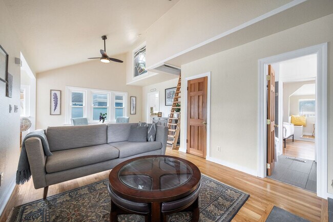 Foto del edificio - 4045 45th Ave SW