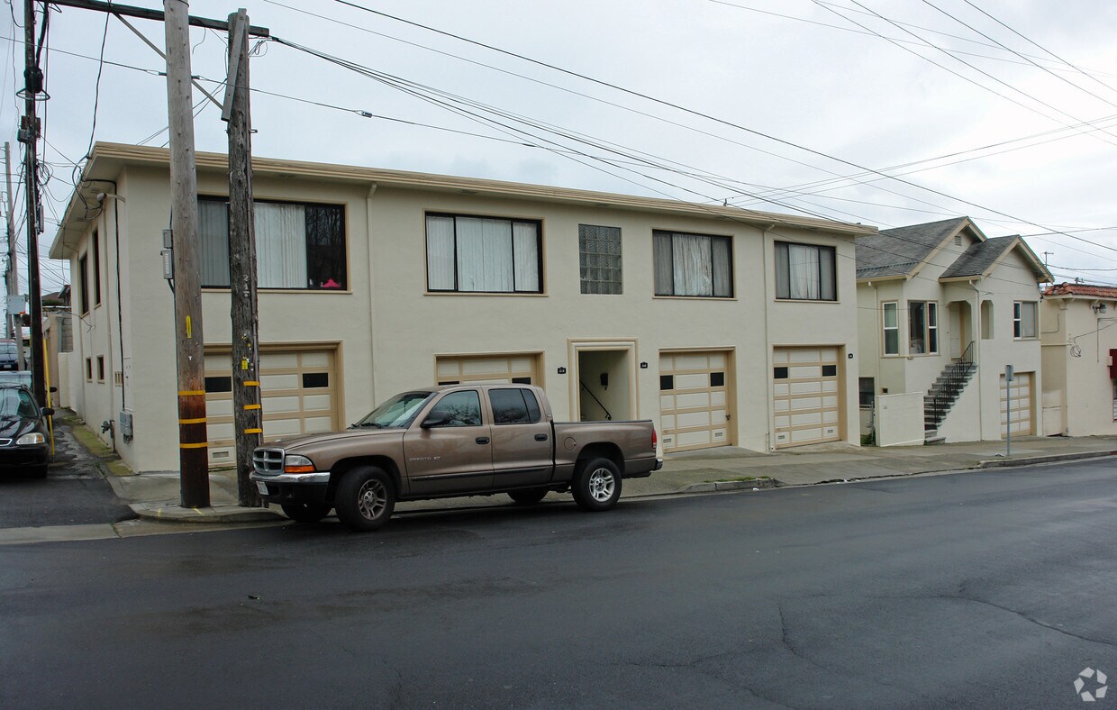 Primary Photo - 204-210 Magnolia Ave