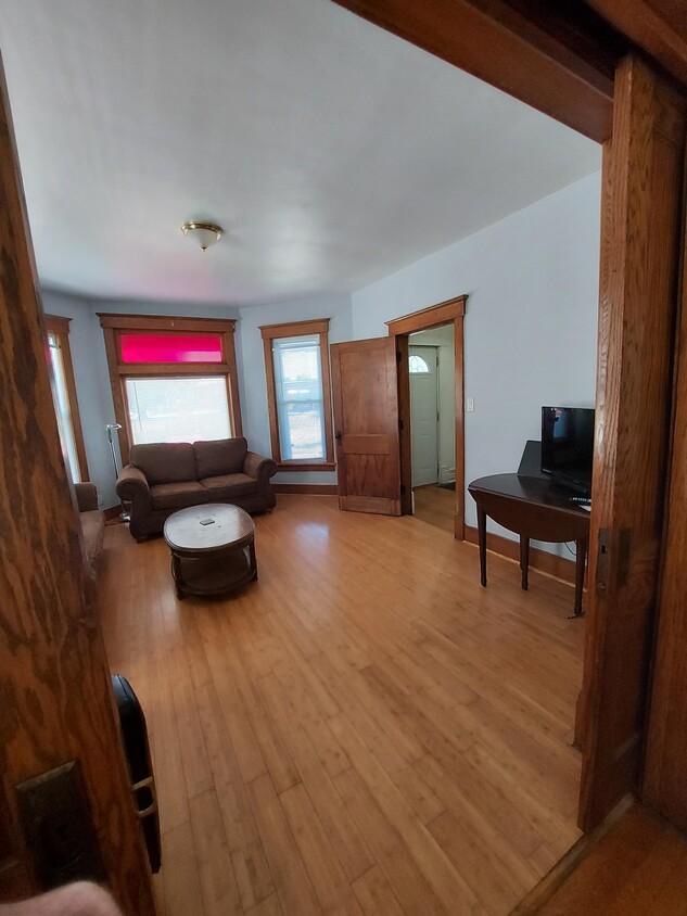 Living room - 313 S Randolph St