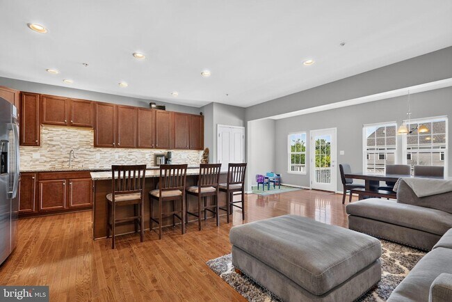 Foto del edificio - 1551 Emily Ct