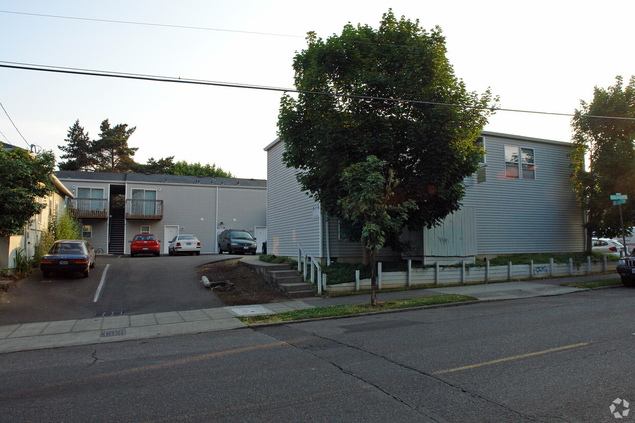 Primary Photo - Division Street Apartments