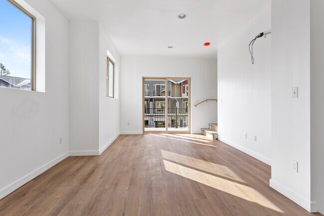 Building Photo - 2028 Salam Lp