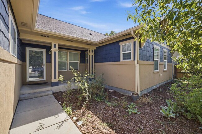 Building Photo - Spacious 5-Bed Retreat with Modern Updates in Aurora. Included - Greenhouse and Shed!