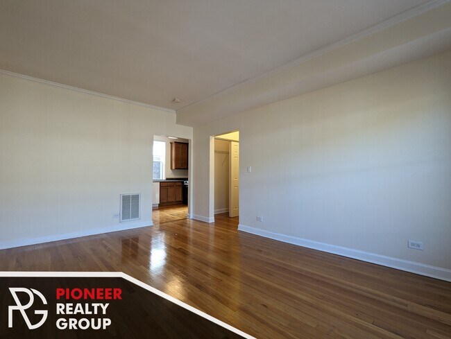 Building Photo - 4847 N Wolcott Ave