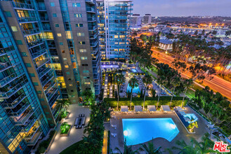 Building Photo - 13700 Marina Pointe Dr