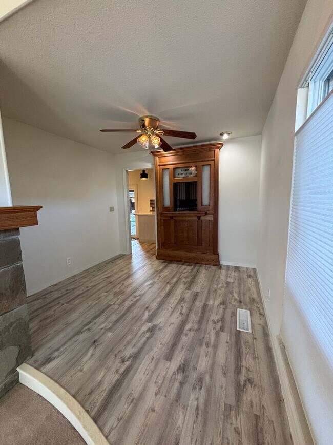 Foto del edificio - Updated 3 bedroom 2 bathroom Single Family...