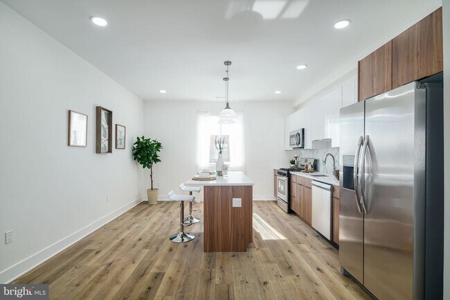 Building Photo - 2500 E Tioga St