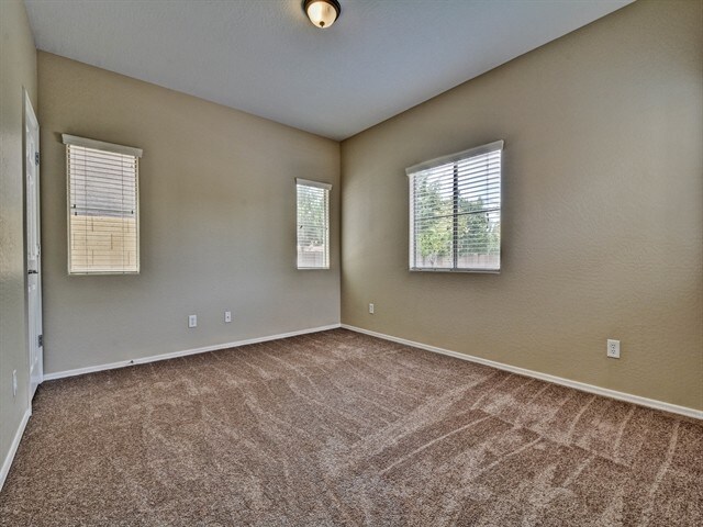 Foto del edificio - 14241 W Port Royale Ln
