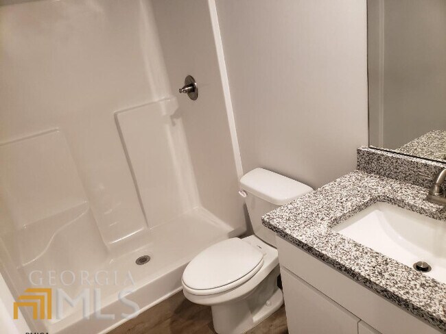 Foto del edificio - 421 Sweetwood Ct
