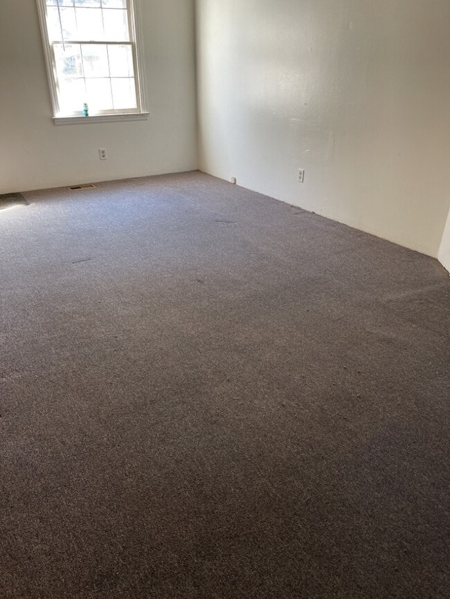 Building Photo - 2 Bedroom 1 Bathroom