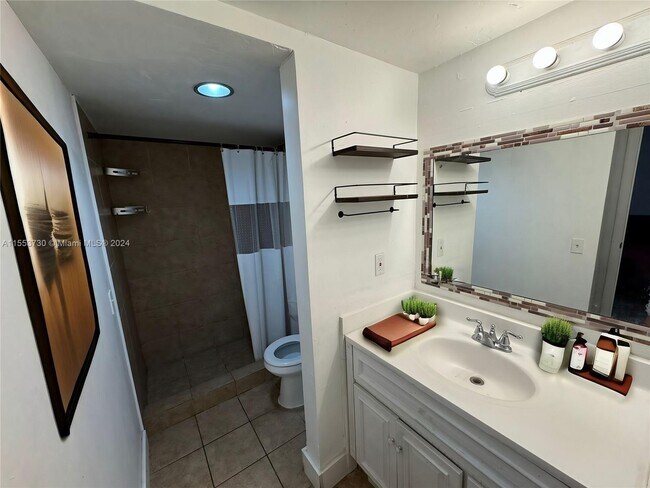 Foto del edificio - 7841 Dunham Blvd
