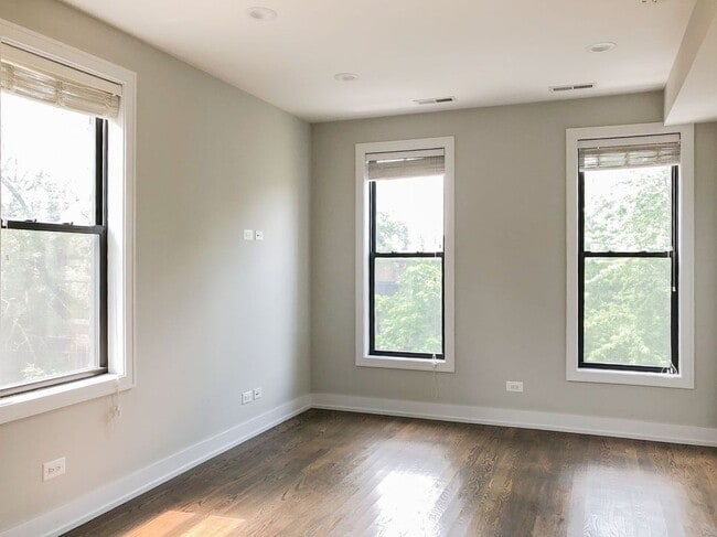 Foto del edificio - 2315 N Southport Ave