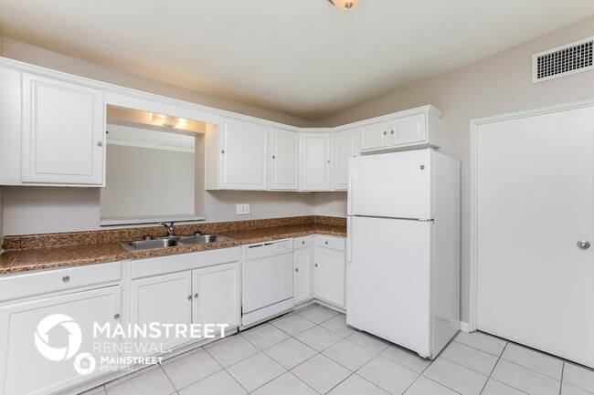 Building Photo - 6136 Bolling Dr