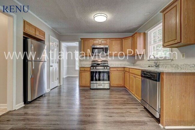 Building Photo - Now Available! 4 bedrooms 2.5 baths
