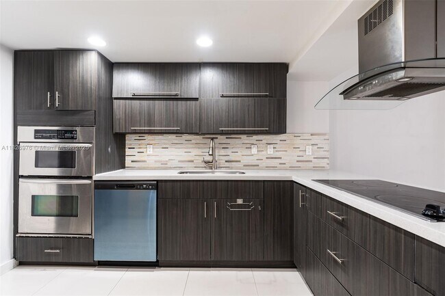 Building Photo - 20350 W Country Club Dr