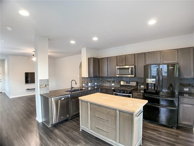 Building Photo - 308 S Brook Dr