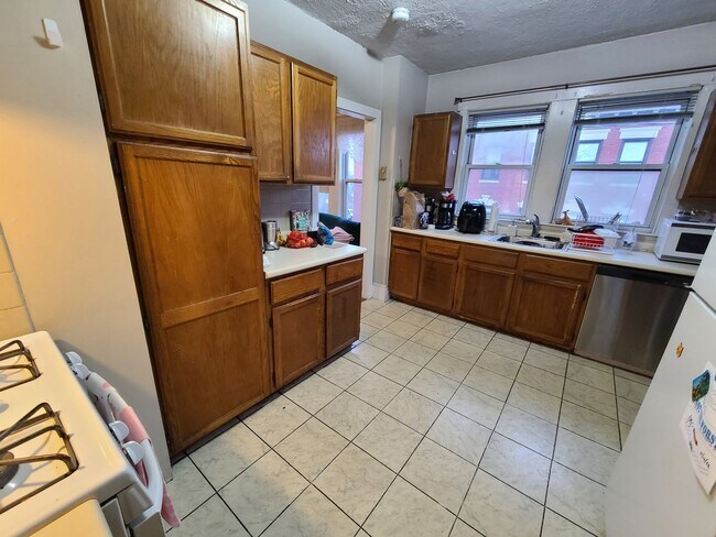 Building Photo - Off Street Parking - 2 Decks - On site Lau...