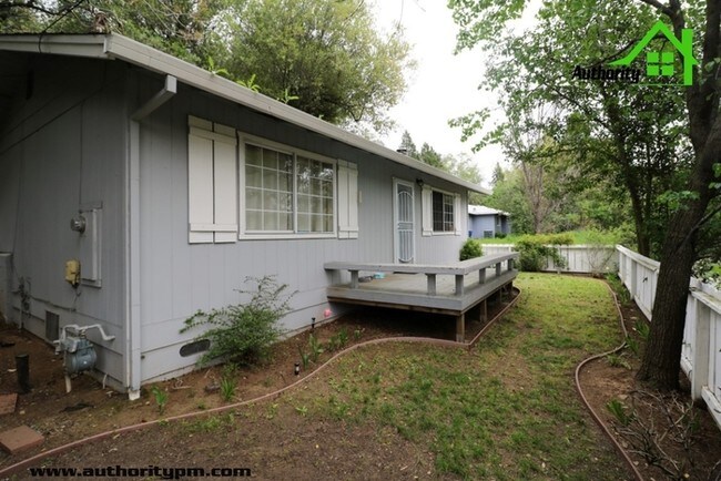 Building Photo - 1550 Benton Dr