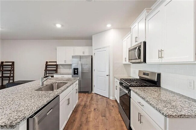 Building Photo - 4608 Reedy Creek Farm Cir