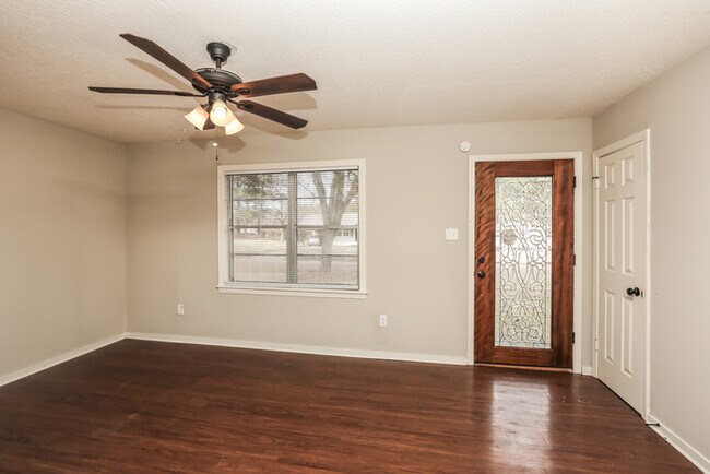Building Photo - Beautiful 3 Bedroom Home