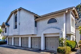 Building Photo - 534 Via De La Valle