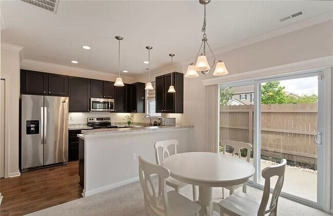 Foto del edificio - 1672 Halesworth Ln