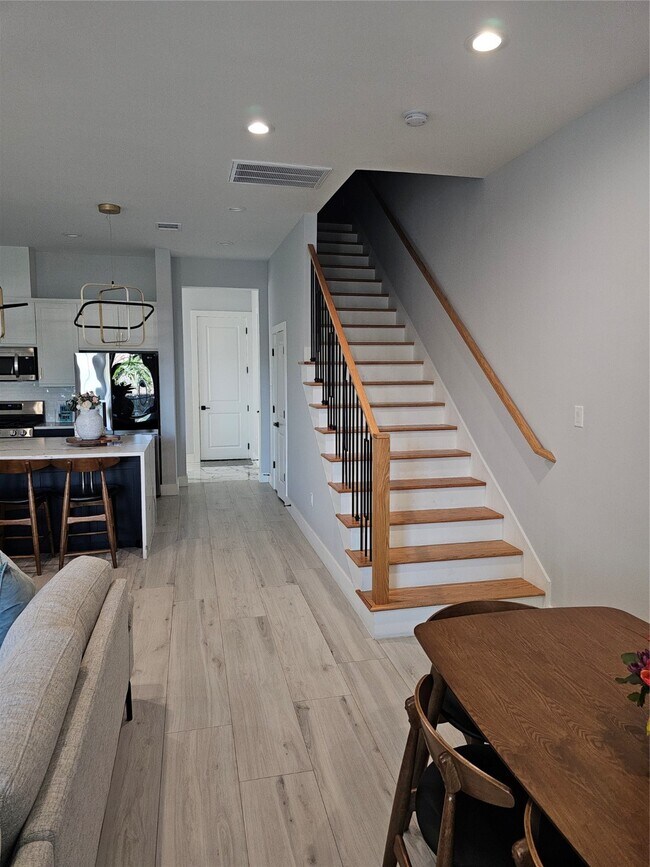 Foto del edificio - 4427 Elmwood St