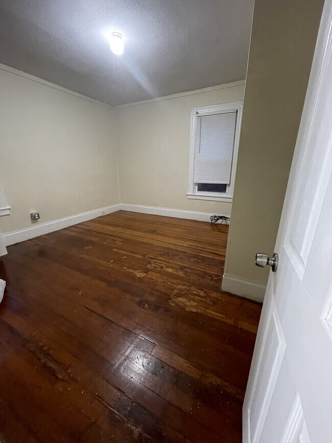 Building Photo - Massasoit Pl 14-16