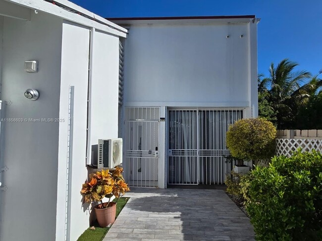 Building Photo - 12352 SW 18th Terrace