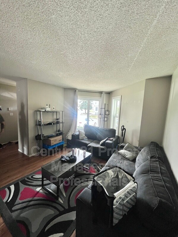 Photo du bâtiment - 1033 Youville Dr W Northwest