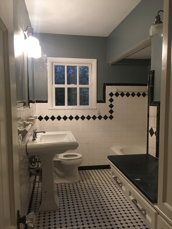 Foto del edificio - 4128 Emerson Ave