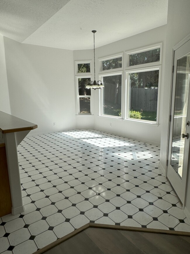 Building Photo - 1532 W Powder Ct