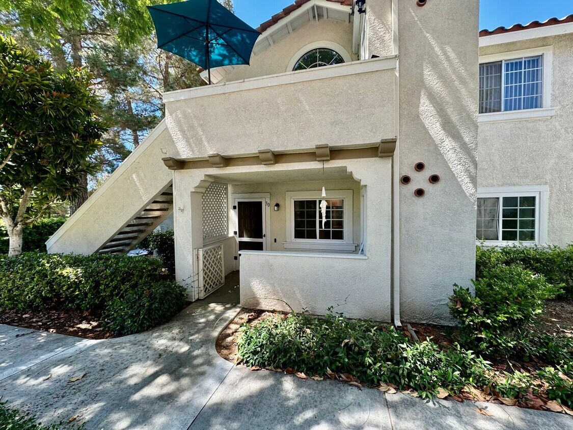 Foto principal - Beautiful 2 bedroom, 2 bathroom condo in d...