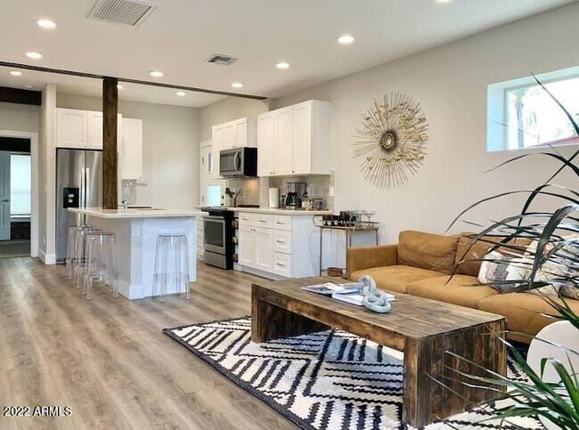 Foto del edificio - 1029 E Roosevelt St