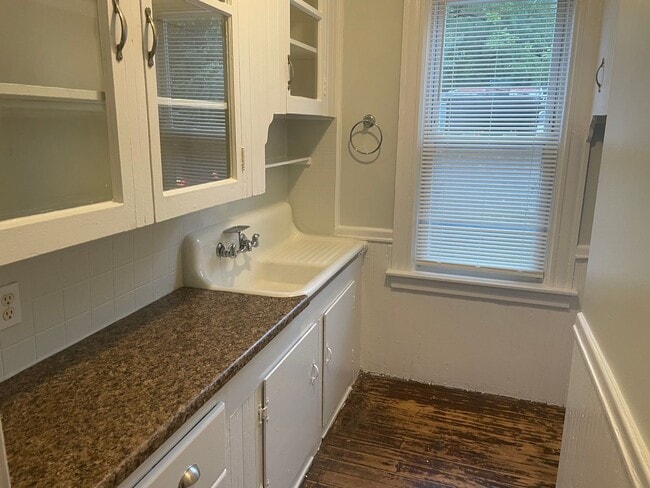 Foto del edificio - 72-74 Academy Avenue