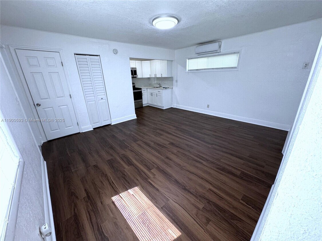 Foto principal - 1025 NW 7th Ave