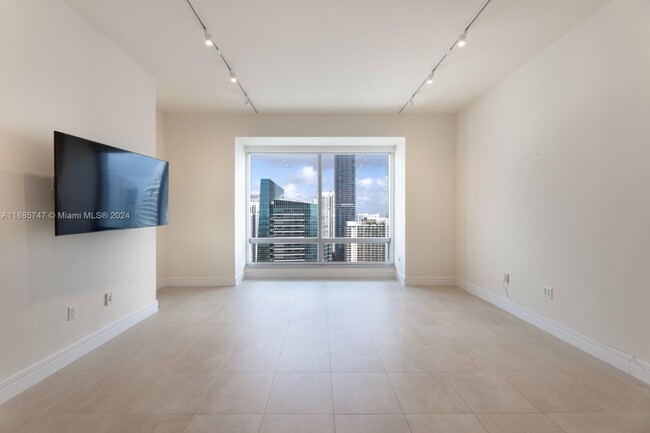 Building Photo - 1425 Brickell Ave