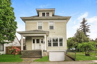 Building Photo - 1320 S 9th St