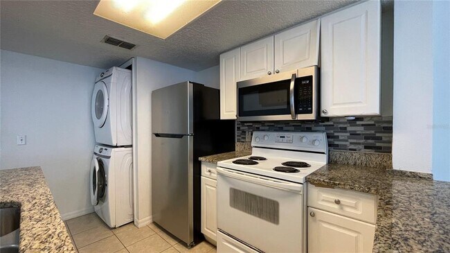 Building Photo - 120 Coco Plum Dr