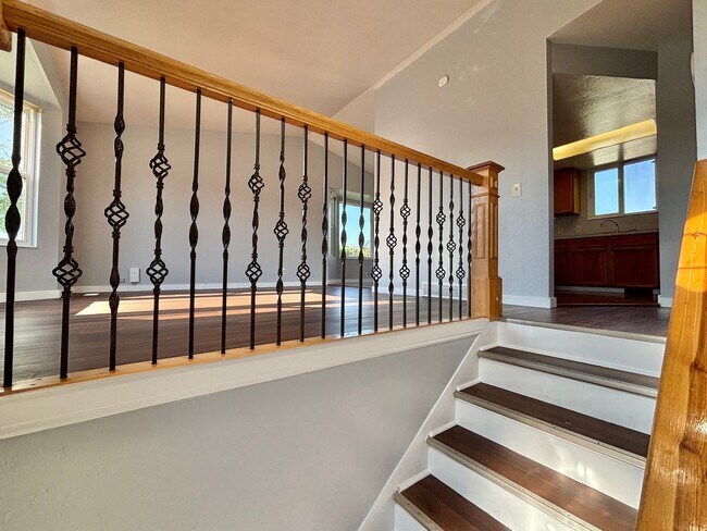 Foto del edificio - Spacious Split Level in Kearns!
