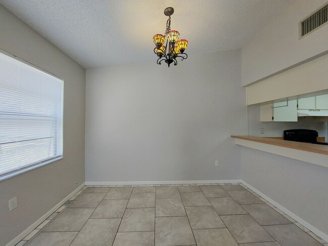 Building Photo - Lakeland 2 Bedroom / 2 Bathroom Apartment ...