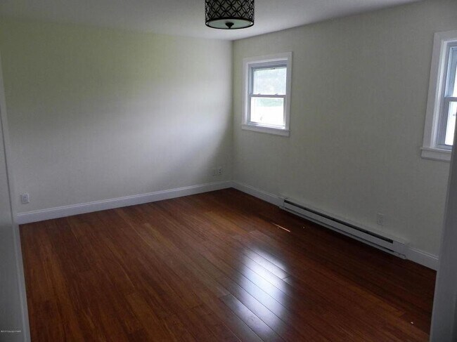 Building Photo - 228 Lamplight Dr